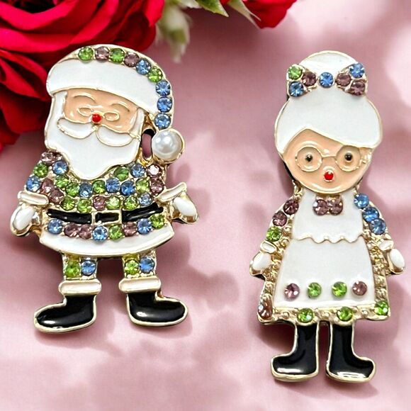 unknown Jewelry - Santa and Mrs. Claus Christmas Stud Earrings - Perfect for Holiday Cheer